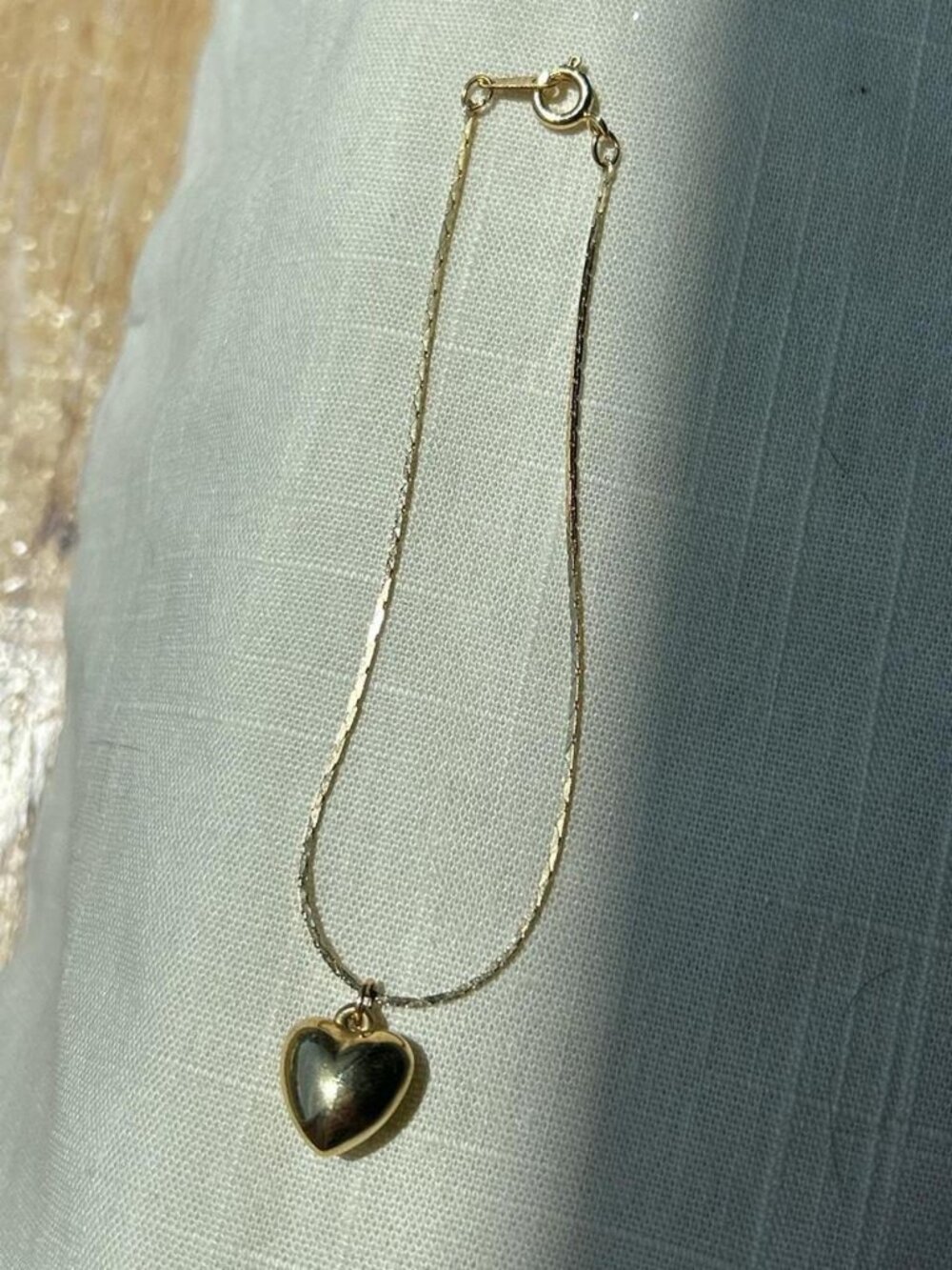 Dainty gold heart bracelet